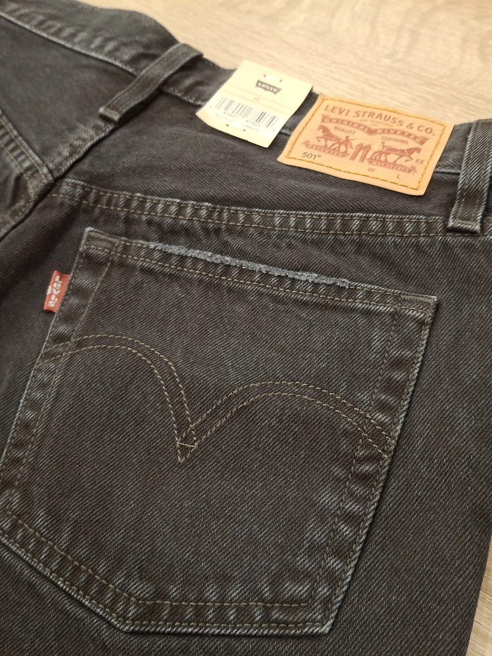 Levi’s 501 Original Women’s Denim Shorts Size 26 Black Distressed – New With Tag